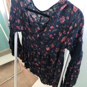 Hollister long flowy floral blouse, size Xs